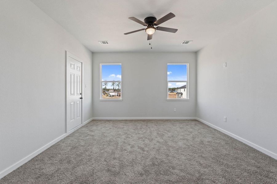 Spacious, unfurnished interior of a new home in , Conroe (Image 38).