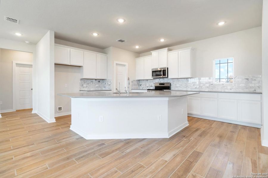 Furnished interior view inside a new home in Bonita Vista, Pleasanton (Image 10).