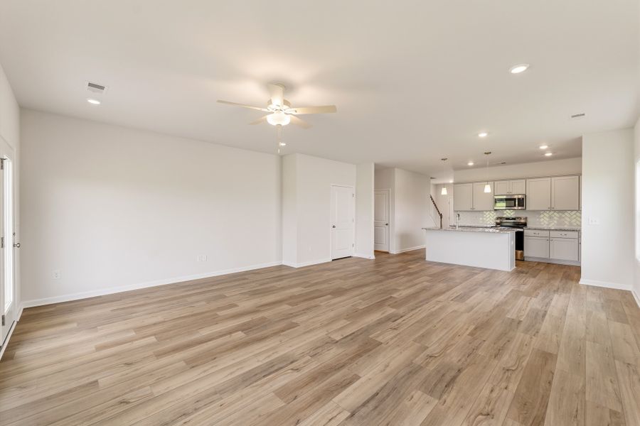 Spacious, unfurnished interior of a new home in Dove Hollow, Chesnee (Image 22).