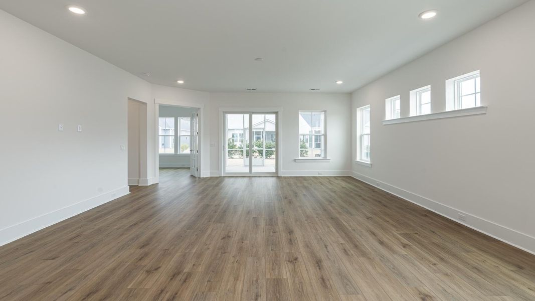 Spacious, unfurnished interior of a new home in , Summerville (Image 10).
