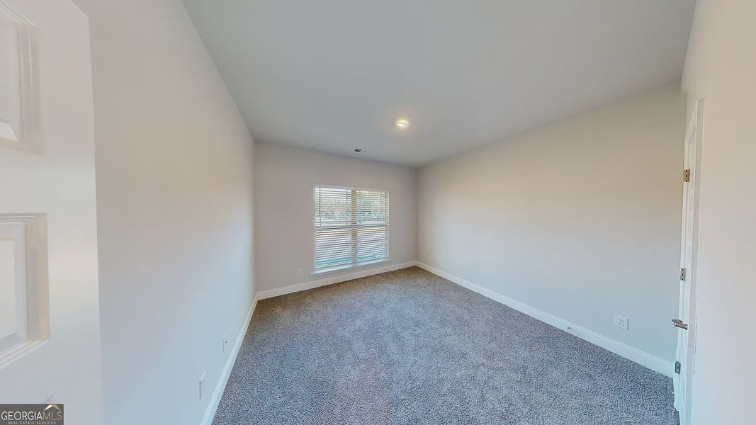 Spacious, unfurnished interior of a new home in Holliday Pass, Griffin (Image 17).