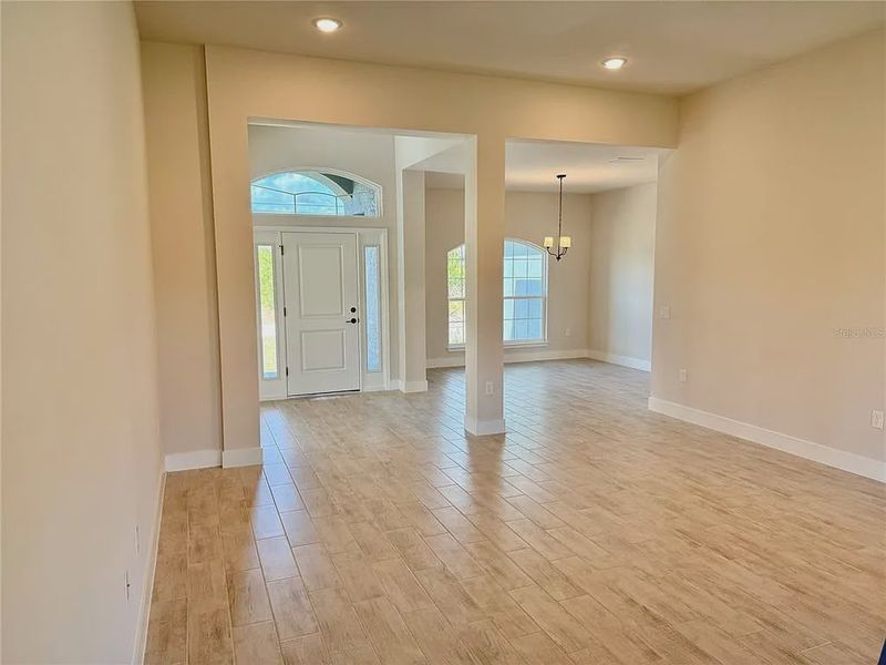Spacious, unfurnished interior of a new home in South Gulf Cove, Port Charlotte (Image 17).