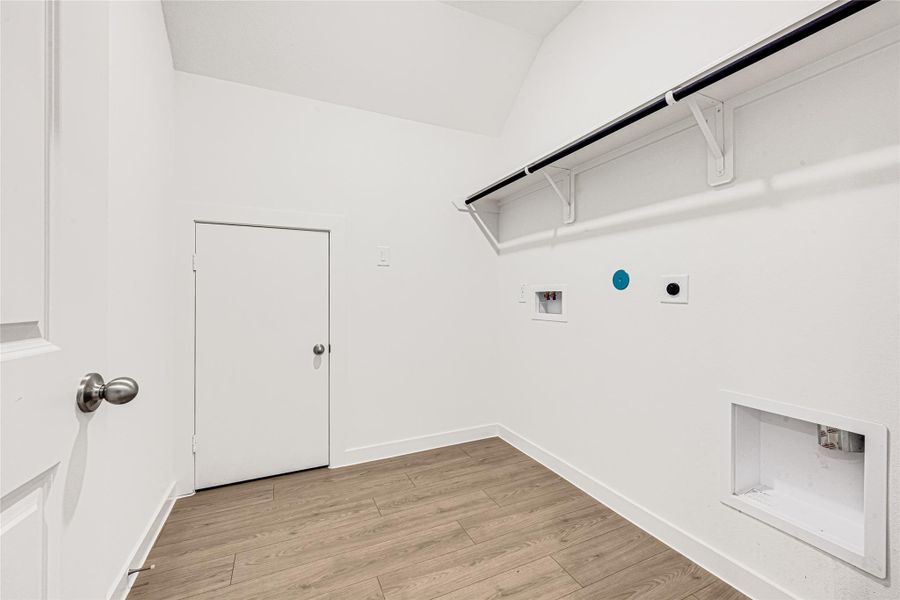 Spacious, unfurnished interior of a new home in Tamarron, Fulshear (Image 16).