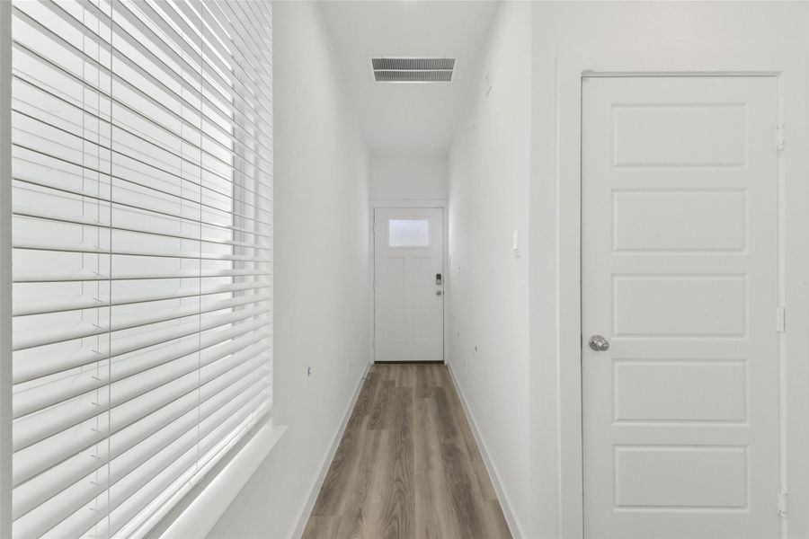 Spacious, unfurnished interior of a new home in City Gate North, Houston (Image 14).