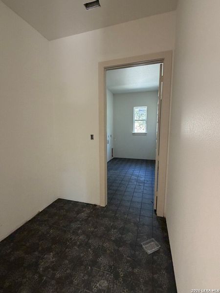 Spacious, unfurnished interior of a new home in , Canyon Lake (Image 7).