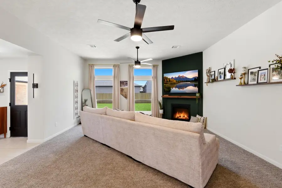 Furnished interior view inside a new home in Pedregal, Dickinson (Image 5).