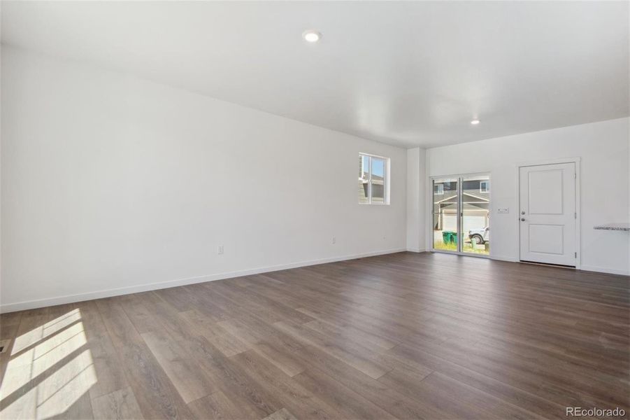 Spacious, unfurnished interior of a new home in Horizon Uptown, Aurora (Image 18).