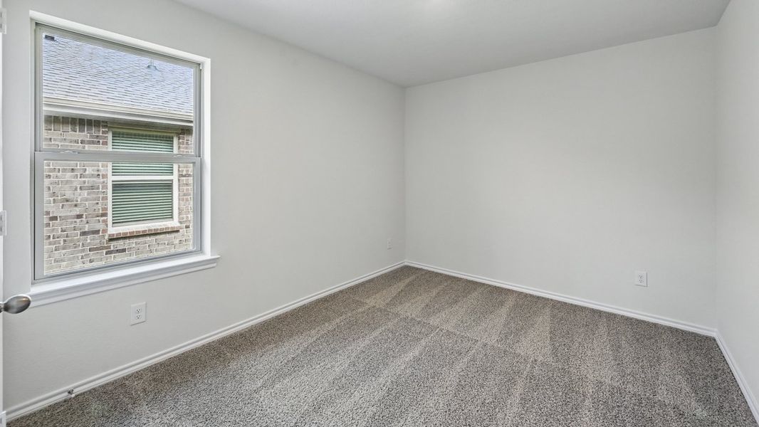 Spacious, unfurnished interior of a new home in Saddlebrook, Waxahachie (Image 10).