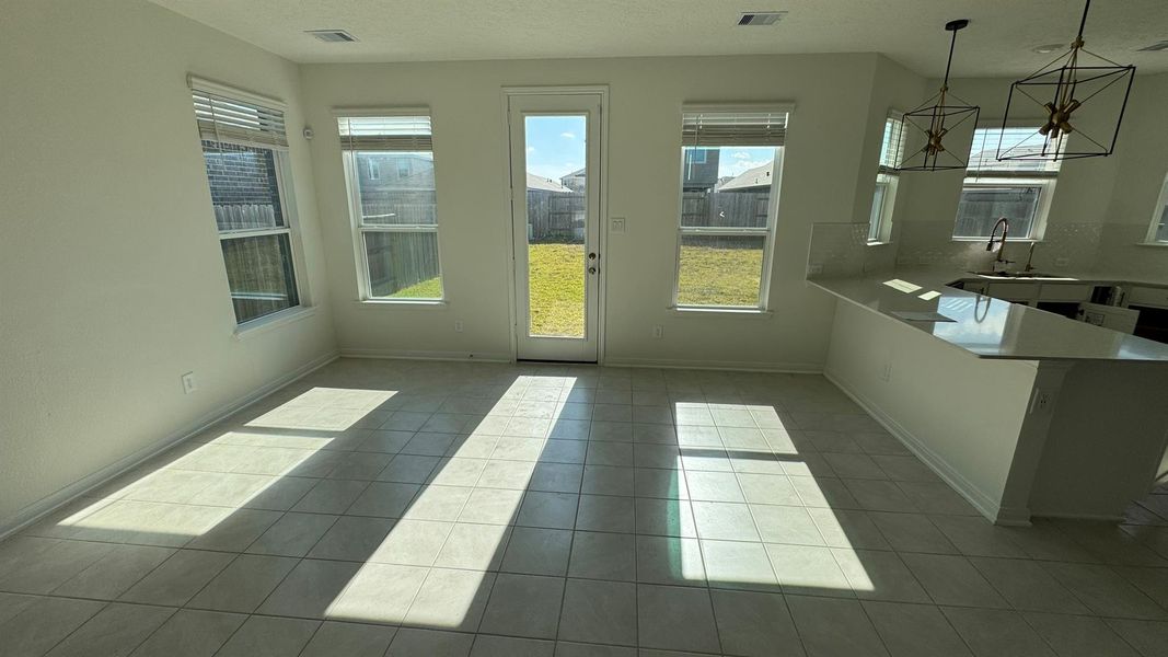 Spacious, unfurnished interior of a new home in , Houston (Image 6).