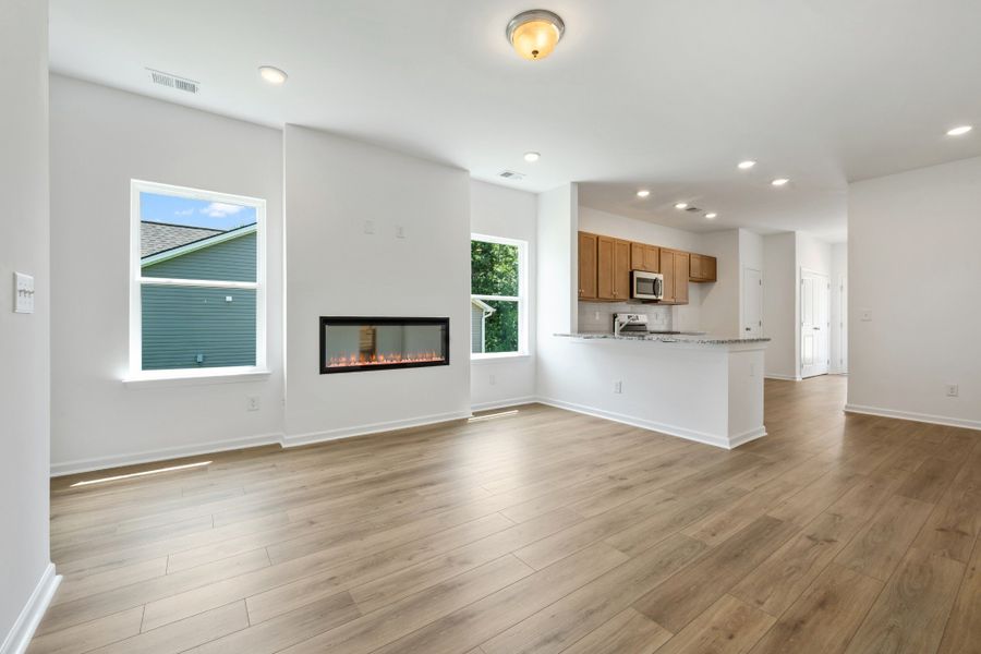 Spacious, unfurnished interior of a new home in Jackson Hills, Clarksville (Image 11).