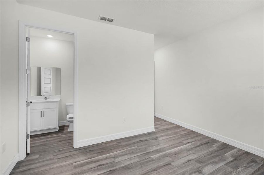 Spacious, unfurnished interior of a new home in , Winter Haven (Image 22).