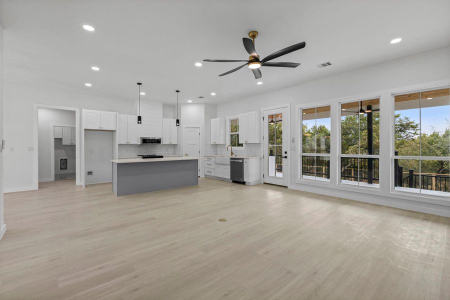 Spacious, unfurnished interior of a new home in , Wimberley (Image 23).