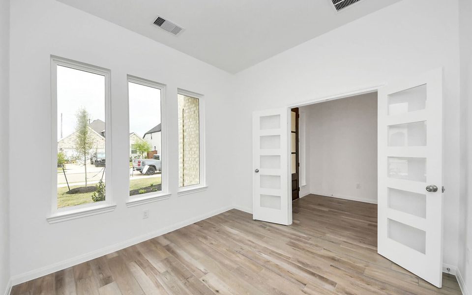 Representative unfurnished interior of a home built from the Knox by Brookfield Residential in 50' Traditional Homes at Elyson, Katy (Image 9).