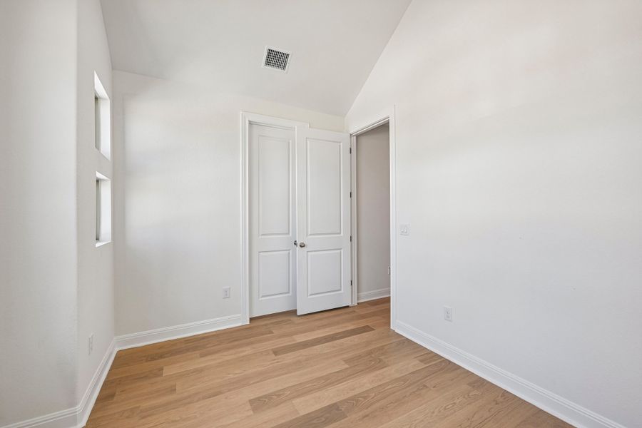 Spacious, unfurnished interior of a new home in Foxfield, Austin (Image 16).
