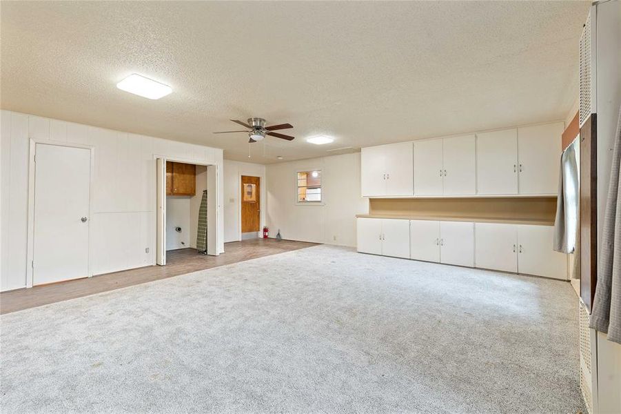 Enclosed garage / Utility room Enclosed garage / Utility room