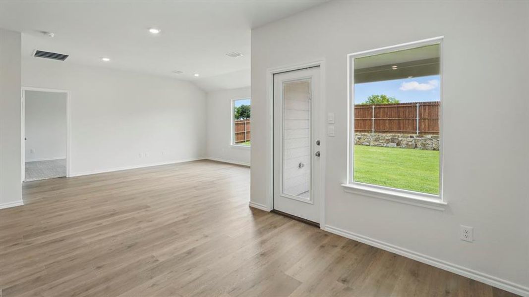 Spacious, unfurnished interior of a new home in Forestbrook Estates, Paris (Image 33).