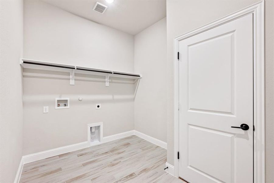 Spacious, unfurnished interior of a new home in Sonoma Verde, McLendon-Chisholm (Image 18).