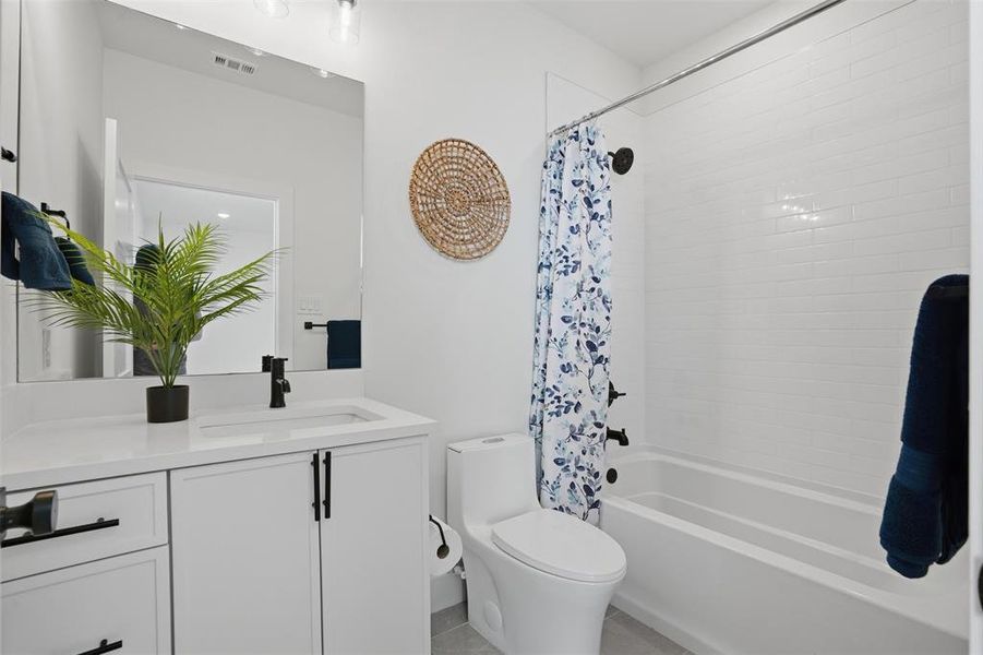 Furnished interior view inside a new home in , Dallas (Image 37).