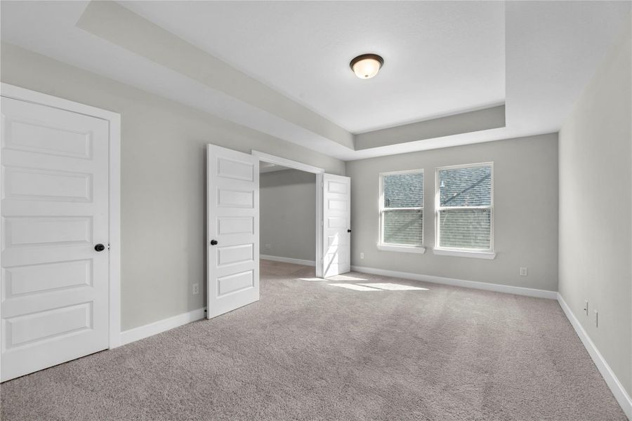 Spacious, unfurnished interior of a new home in Sienna, Missouri City (Image 22).