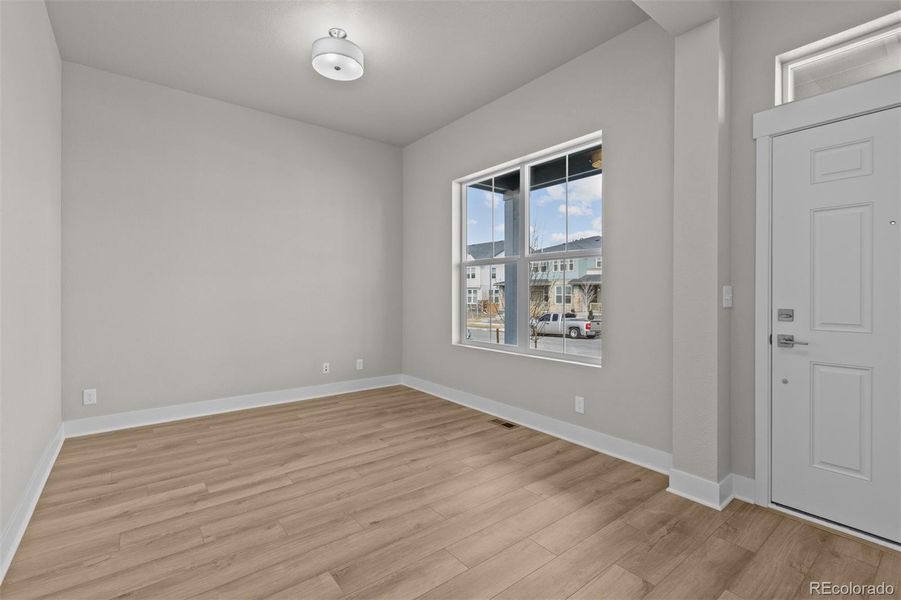 Spacious, unfurnished interior of a new home in , Aurora (Image 26).