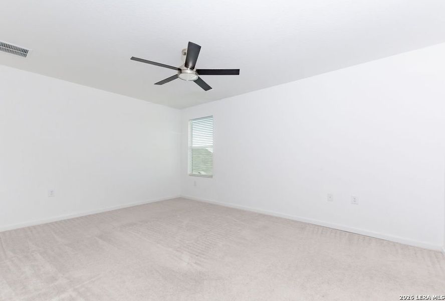 Spacious, unfurnished interior of a new home in Somerset Meadows, San Antonio (Image 9).