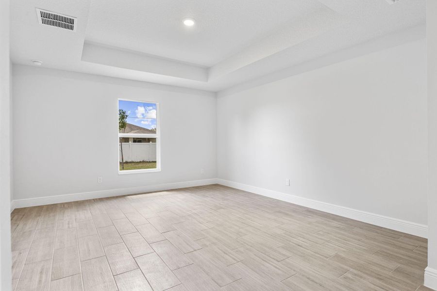 Spacious, unfurnished interior of a new home in , Port St. Lucie (Image 13).