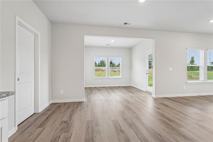 Spacious, unfurnished interior of a new home in Northwoods at Mirror Lake, Villa Rica (Image 39).