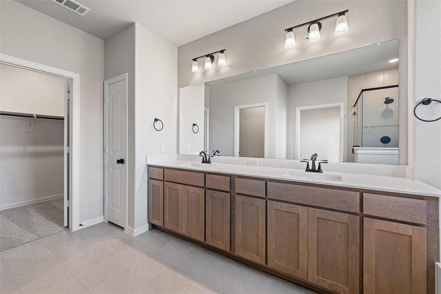 Furnished interior view inside a new home in Morningstar, Aledo (Image 5).