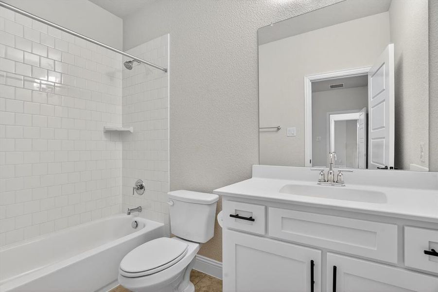 Furnished interior view inside a new home in Rockwood 65', Mansfield (Image 27).