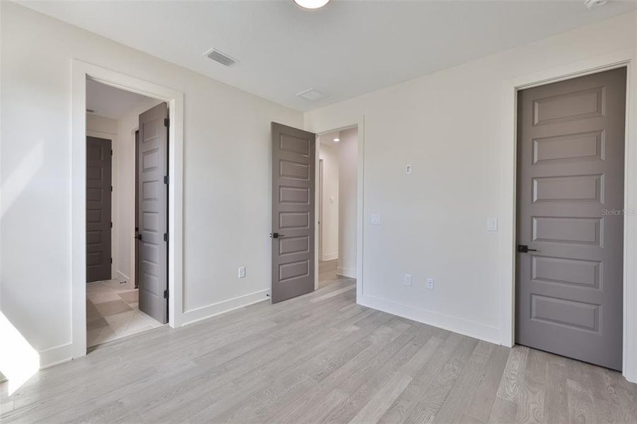 Spacious, unfurnished interior of a new home in , Tampa (Image 25).