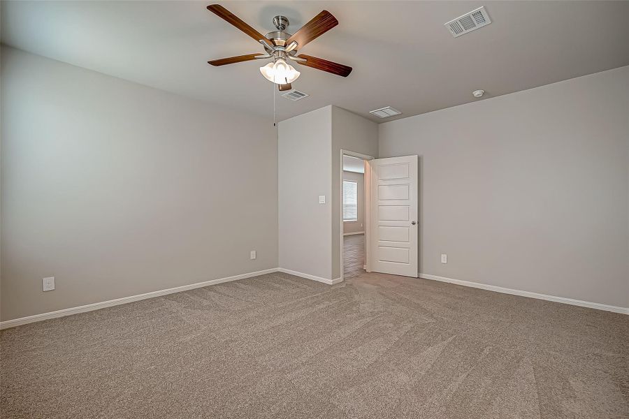 Spacious, unfurnished interior of a new home in Lago Mar, Texas City (Image 13). Spacious, unfurnished interior of a new home in Lago Mar, Texas City (Image 13).