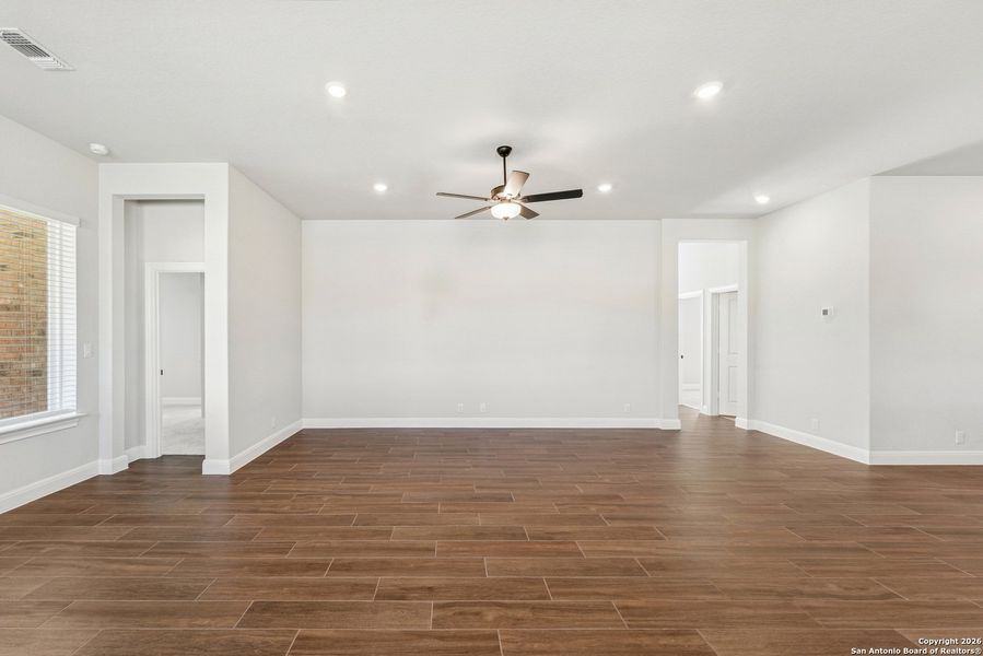 Spacious, unfurnished interior of a new home in Davis Ranch 50', San Antonio (Image 26).