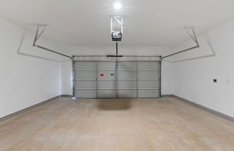 Spacious, unfurnished interior of a new home in Northpoint at Old Settlers, Round Rock (Image 14).