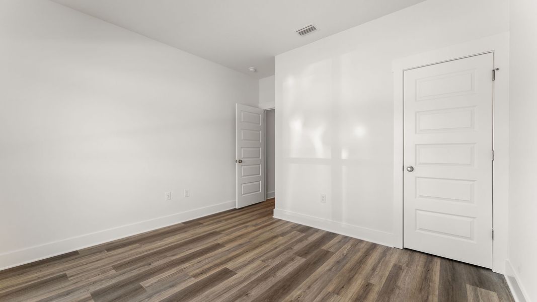 Spacious, unfurnished interior of a new home in Bayside at Ward Creek, Panama City Beach (Image 32).