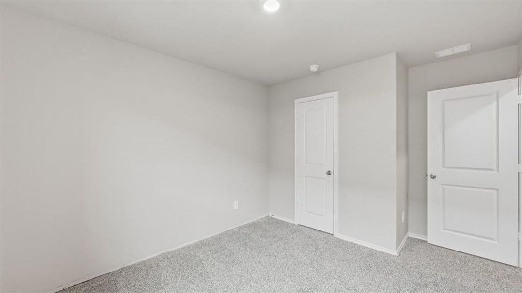 Spacious, unfurnished interior of a new home in Hickory Grove, Krum (Image 16).