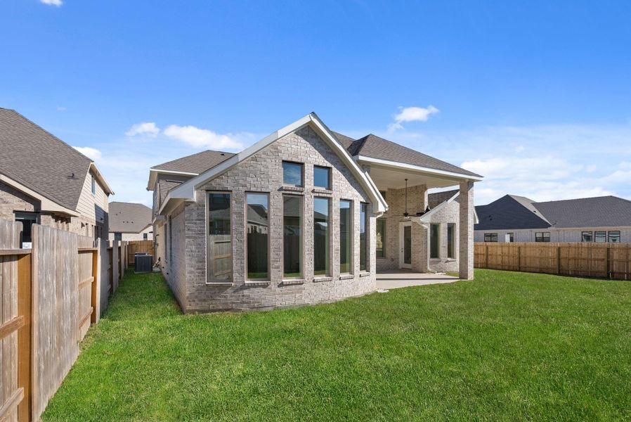 Exterior details and patio area of a home in , Conroe (Image 4).