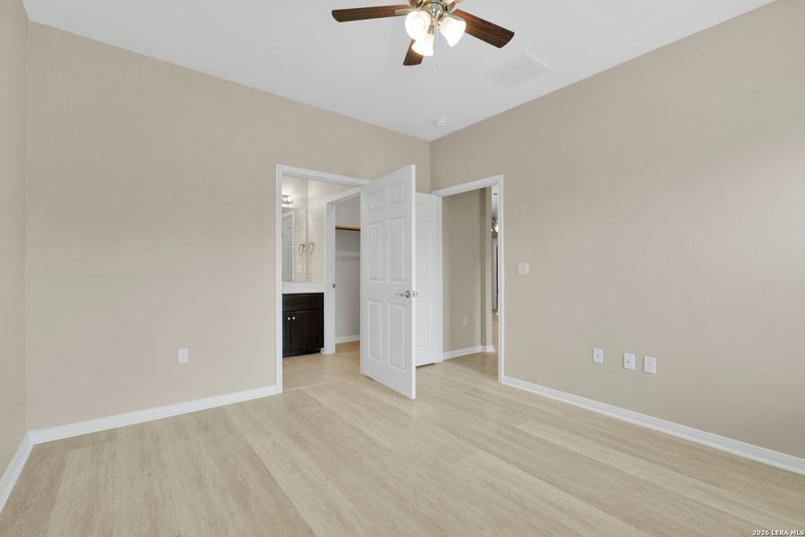 Spacious, unfurnished interior of a new home in , San Antonio (Image 10).