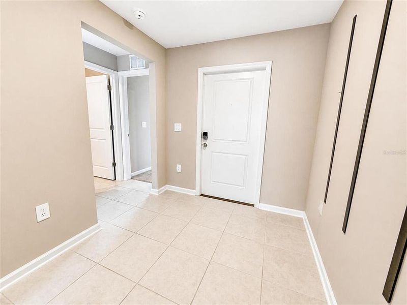 Spacious, unfurnished interior of a new home in , Lake Wales (Image 9).