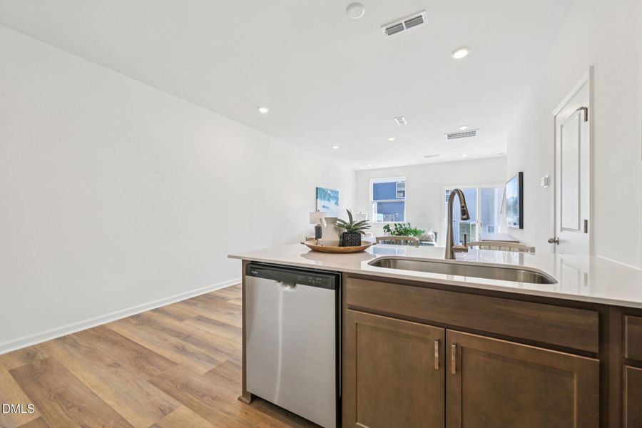 15-web-or-mls-2210 Rabbitbrush St.-S0204