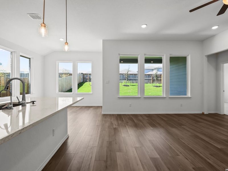 Spacious, unfurnished interior of a new home in Comanche Ridge, San Antonio (Image 23).