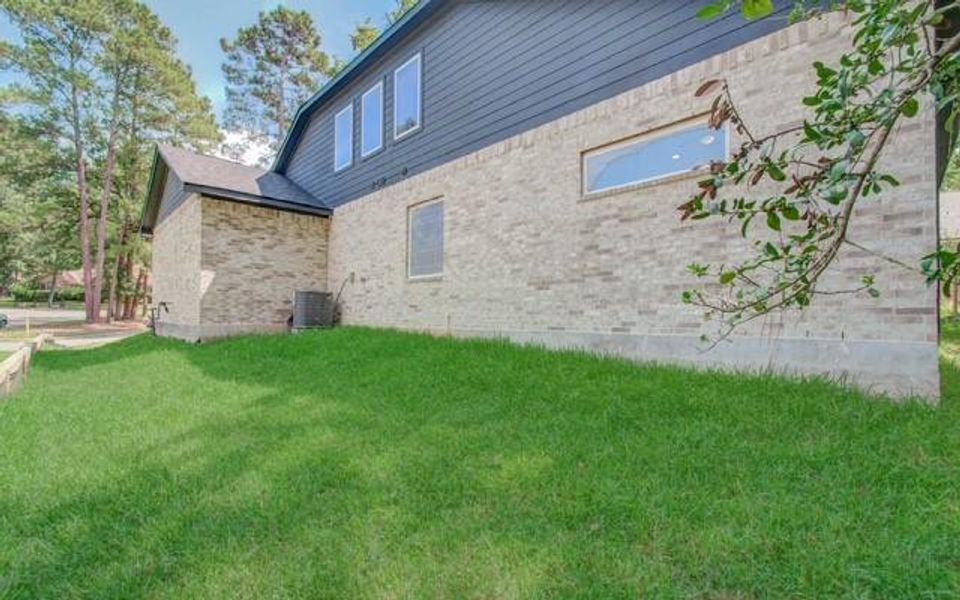 Exterior details and patio area of a home in , Huntsville (Image 29).