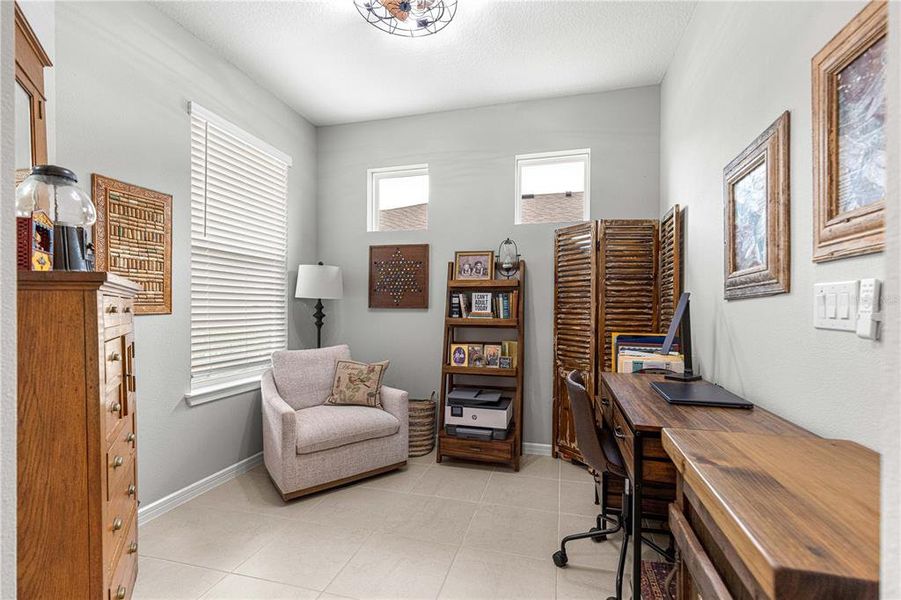 Furnished interior view inside a new home in Del Webb Stone Creek, Ocala (Image 10).