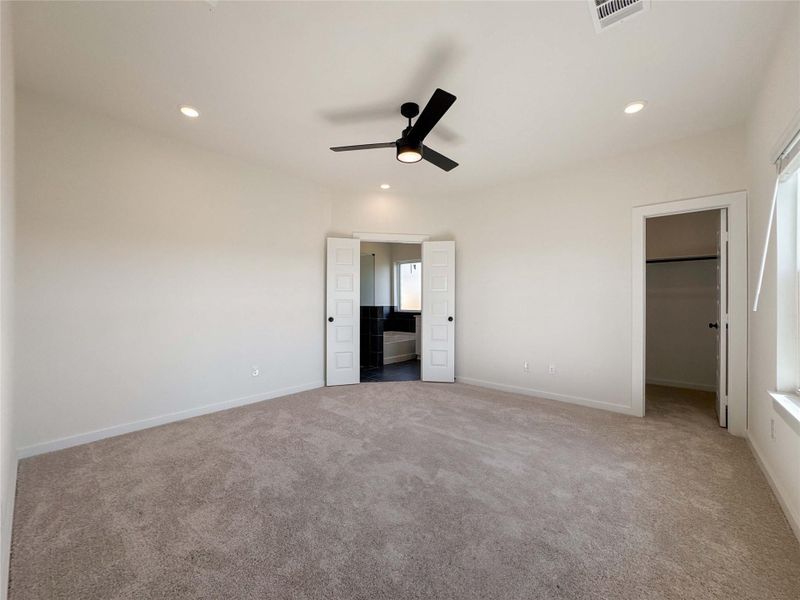 Spacious, unfurnished interior of a new home in , Manvel (Image 14).