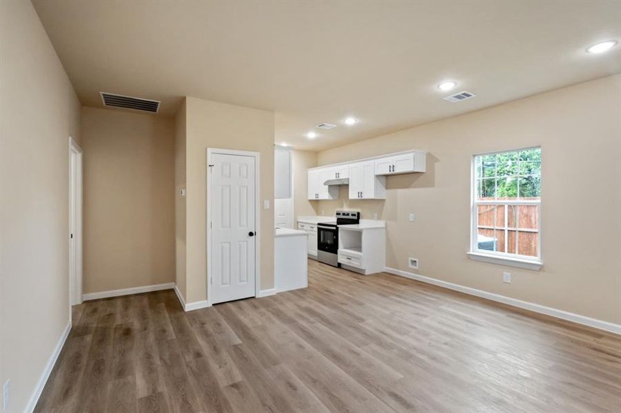 Spacious, unfurnished interior of a new home in , Mabank (Image 13).