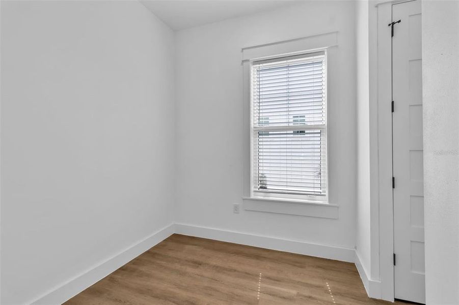 Spacious, unfurnished interior of a new home in , Bradenton Beach (Image 39).