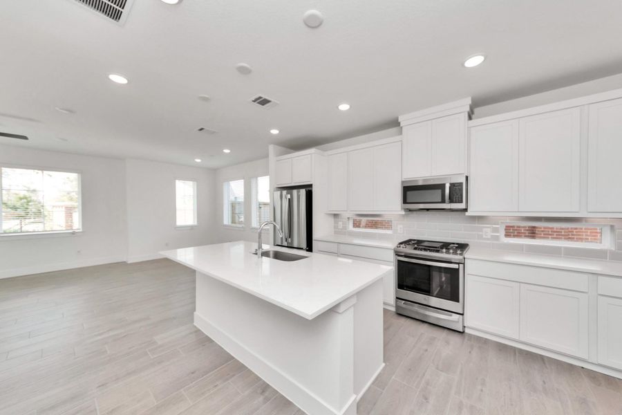 Furnished interior view inside a new home in Sienna, Missouri City (Image 6).