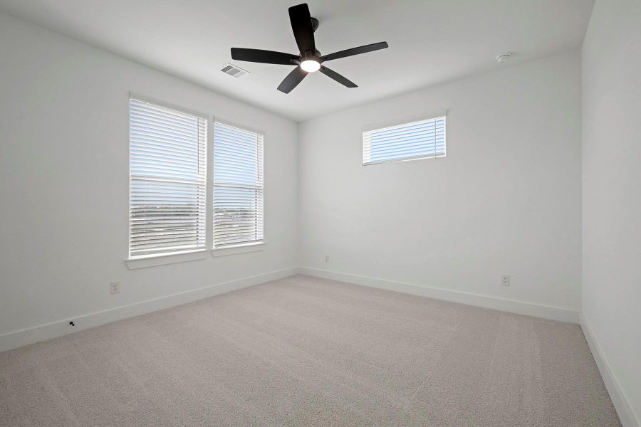 Spacious, unfurnished interior of a new home in Hallimore Ranch, Rosenberg (Image 28).