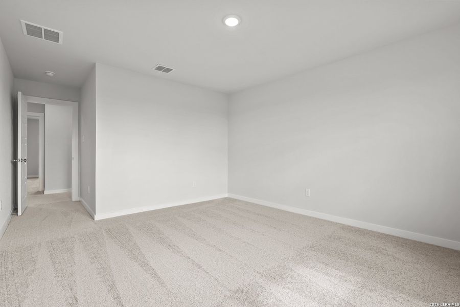 Spacious, unfurnished interior of a new home in Senna, Leon Valley (Image 21).