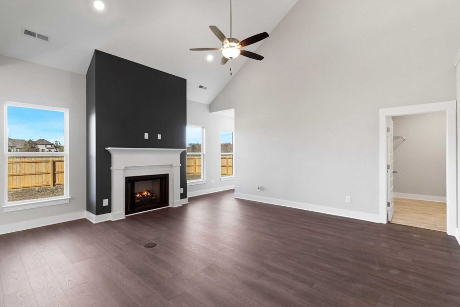 Spacious, unfurnished interior of a new home in Saundersville Station, Hendersonville (Image 6).