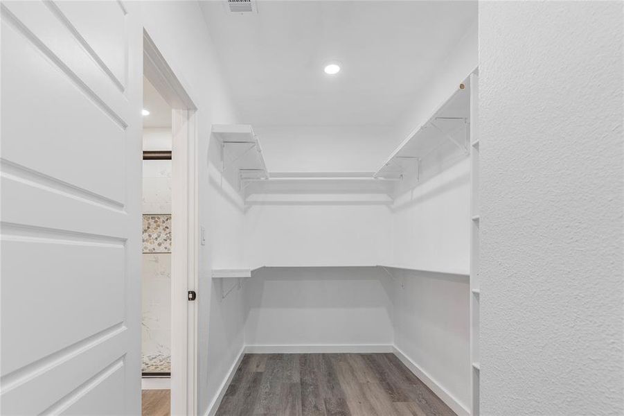Spacious, unfurnished interior of a new home in , Granbury (Image 9).